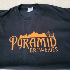 VINTAGE Pyramid  Brewery Men's tee shirt